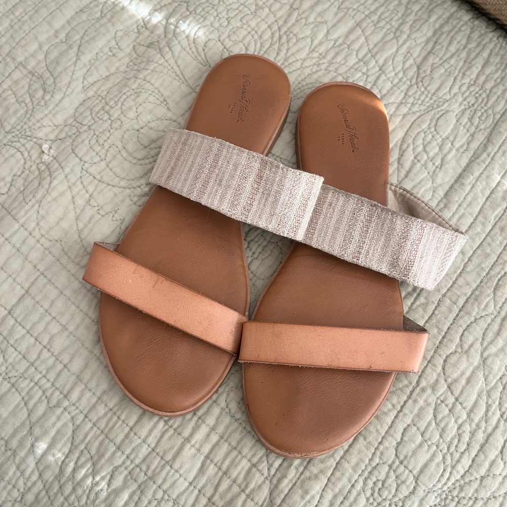 Universal Thread Tan and Cream Sandals